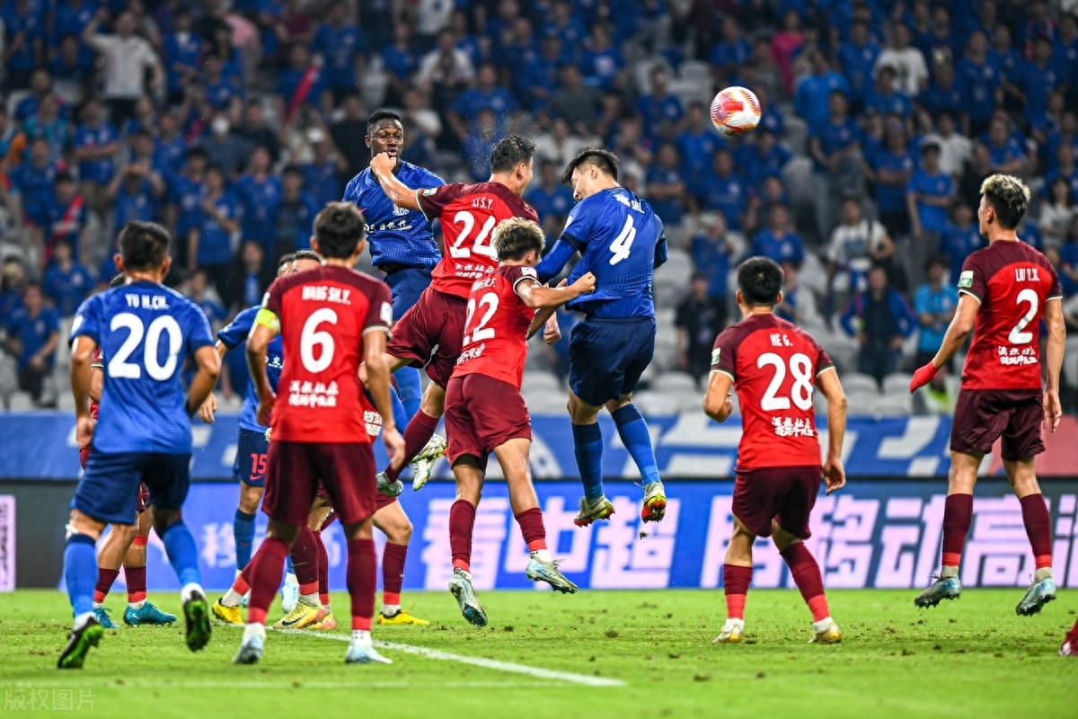 关键比赛胜负难分,场面紧张激烈 关键比赛胜负难分,场面紧张激烈