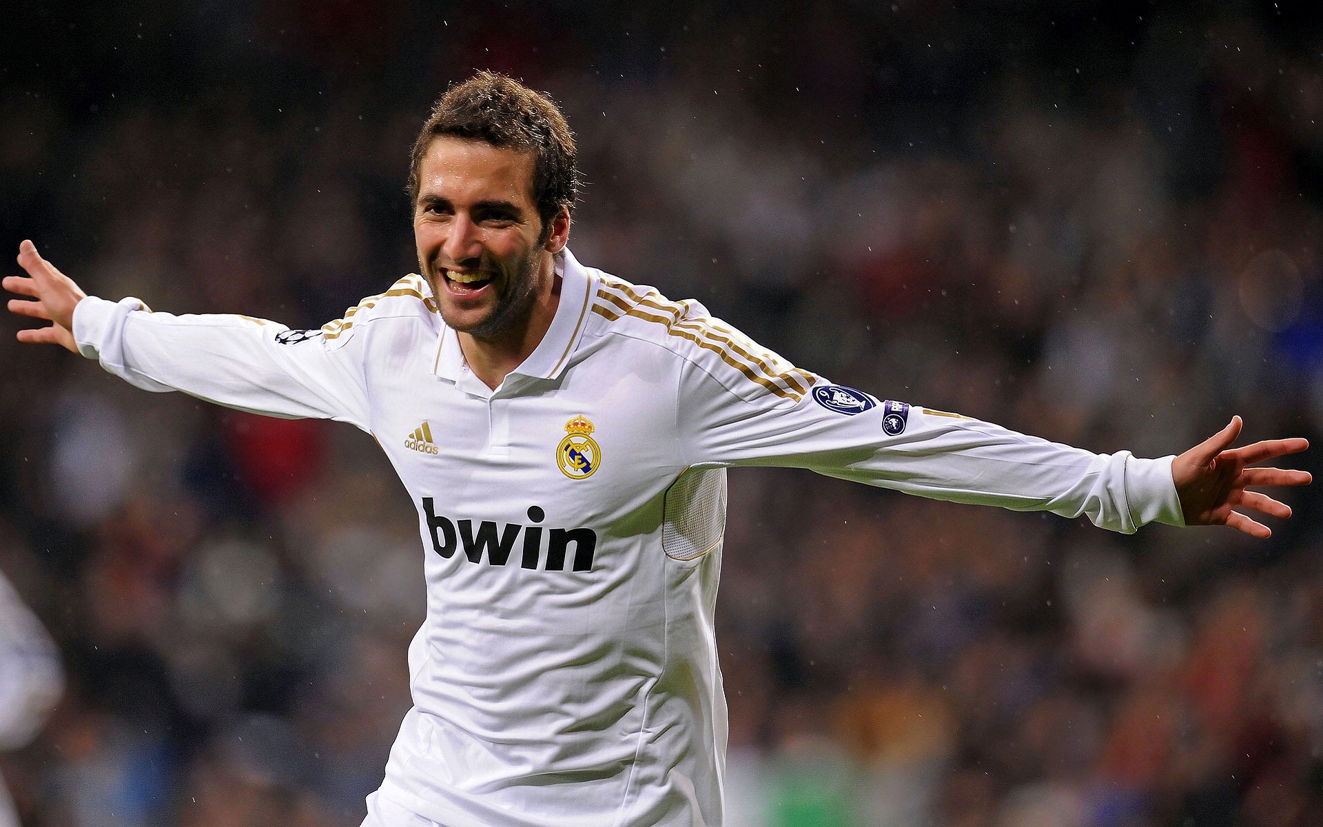 F1街道赛之夜,引擎轰鸣中的跨界交响,哈登完成生涯里程碑